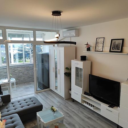 Apartment Zara With Garage ภายนอก รูปภาพ